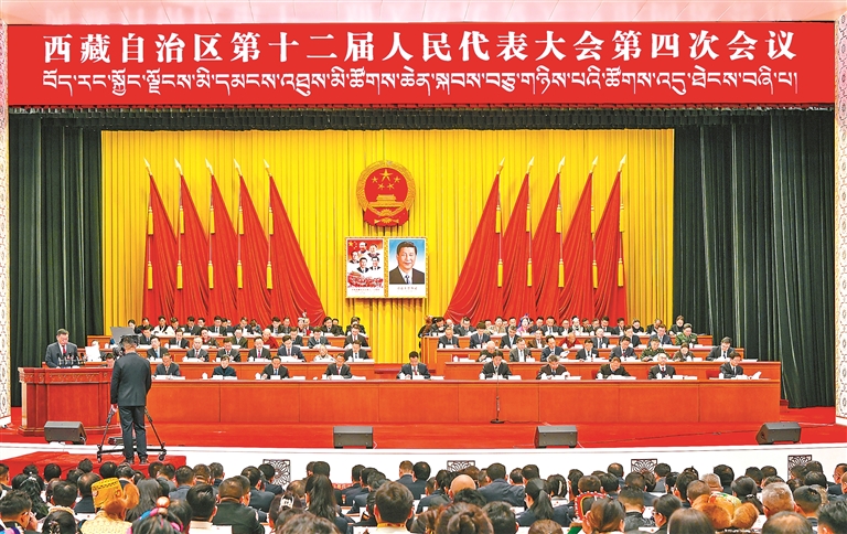 高原盛会聚共识 奋楫笃行谱新篇——自治区十二届人大四次会议开幕侧记