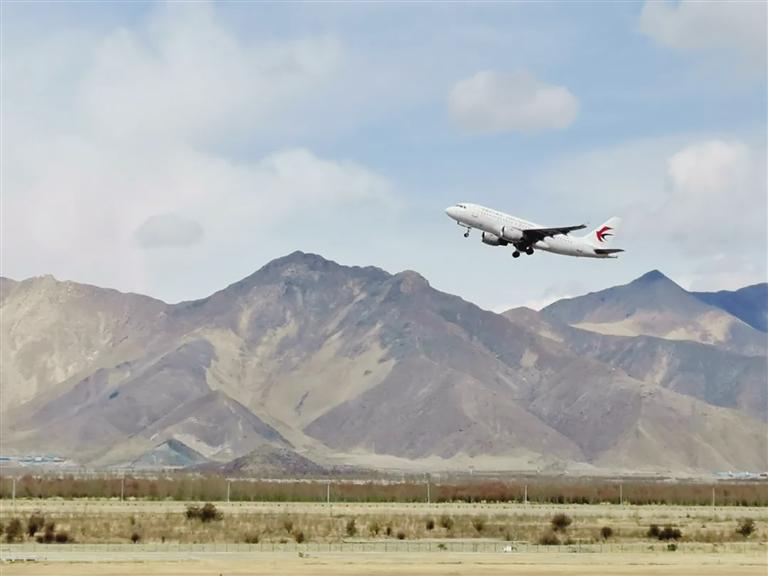 拉萨贡嘎机场空军图片